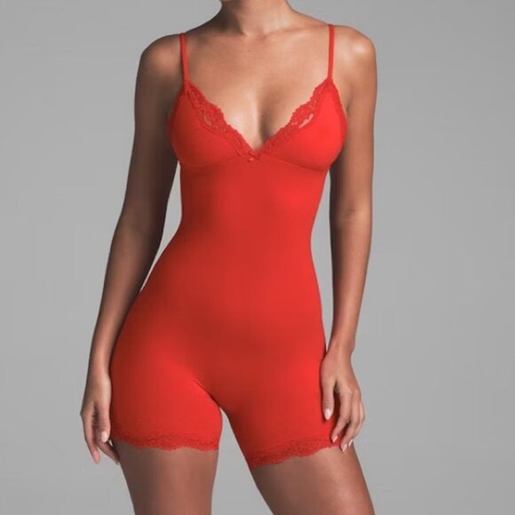 NWT! Skims Fits Everybody TRIANGLE ONESIE bodysuit shorts cayenne red large - Picture 7 of 7